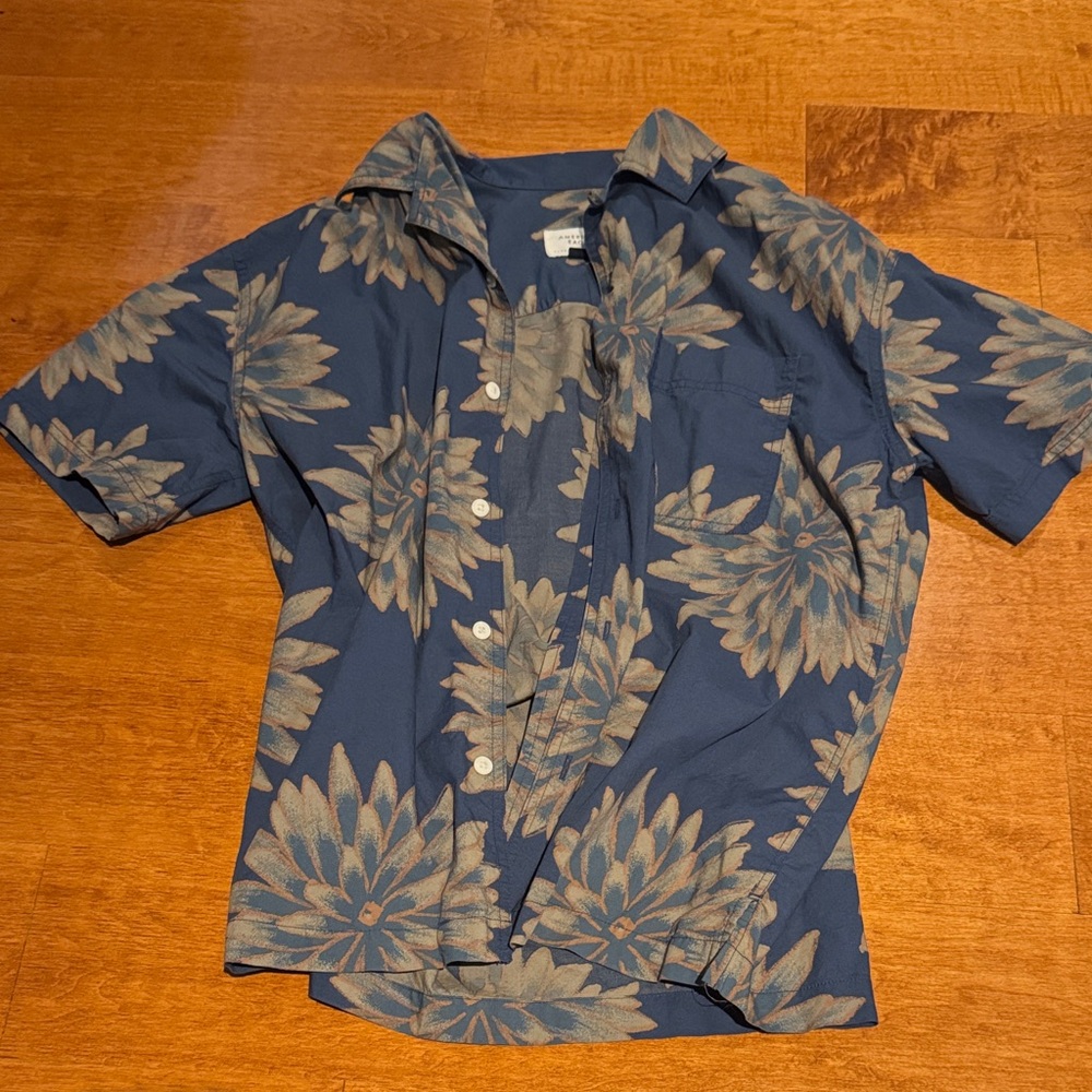 American Eagle Outfitters Blue and Tan Floral Shirt